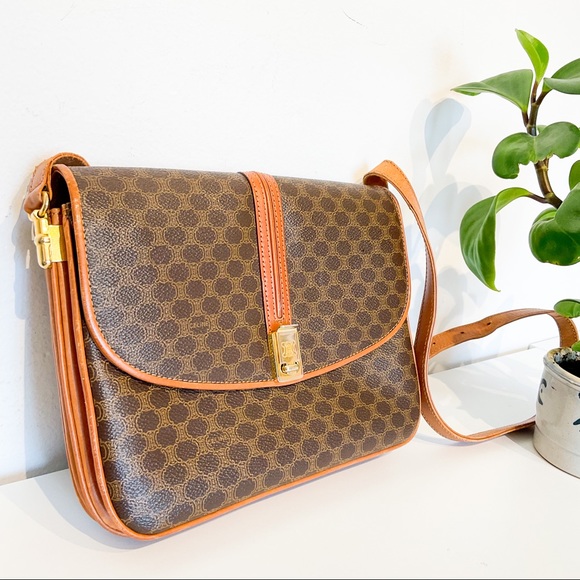 CELINE PARIS - Monogram Leather Crossbody Bag- Vintage Luxury - Authentic - Picture 5 of 16